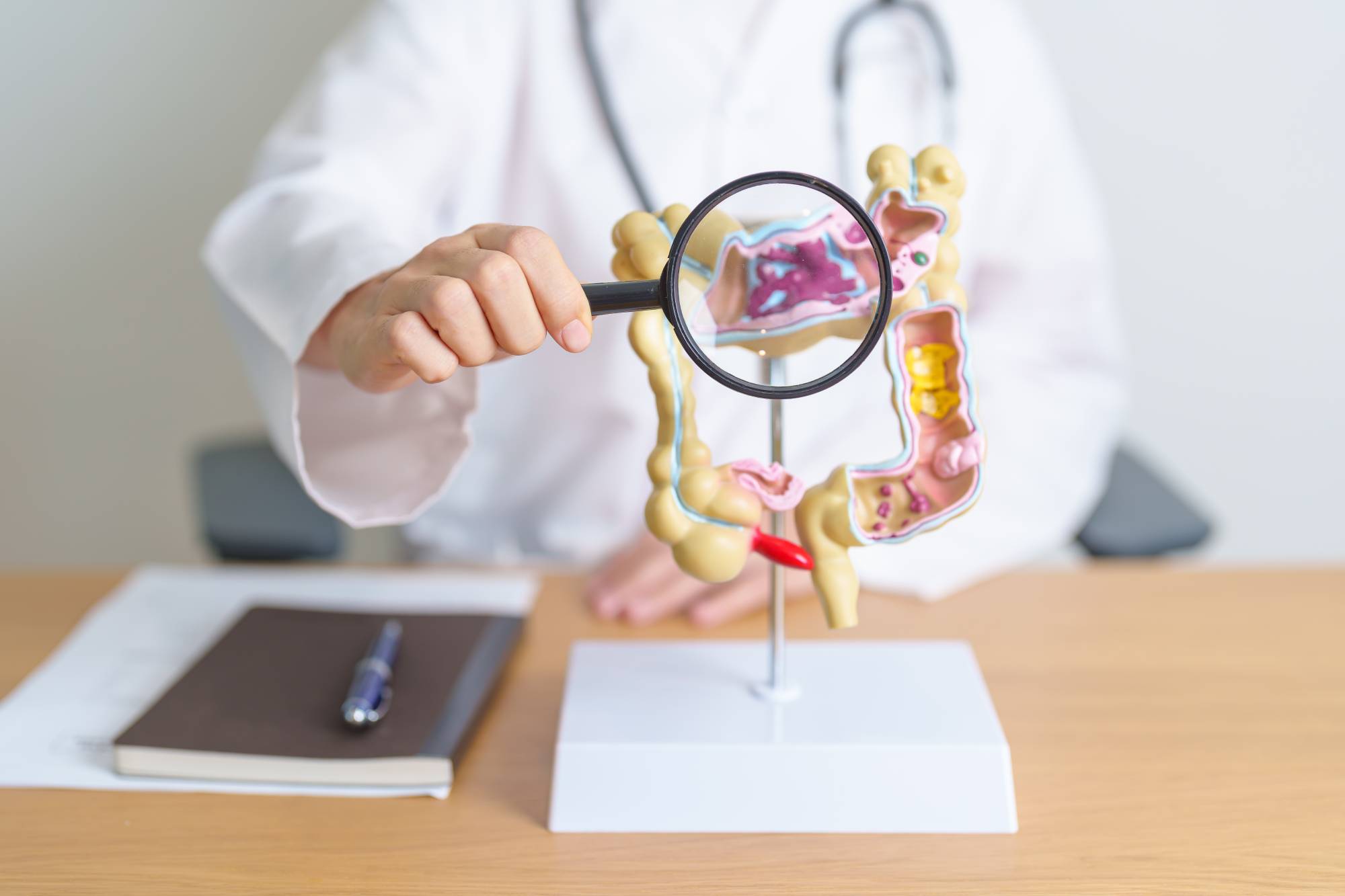 Doctor explaining the complications of IBD to a patient