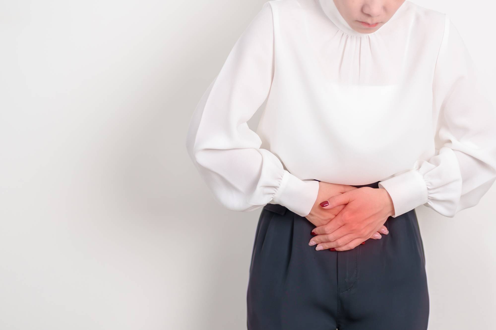 Female IBD patient experiencing abdominal pain.